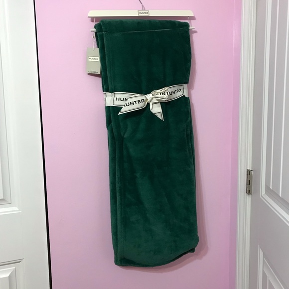 Brand New! Hunter Plush Throw Blanket 50\
